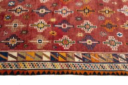Close-up detail of 2000s Shiraz rug from Iran / Persia showing Wool weave