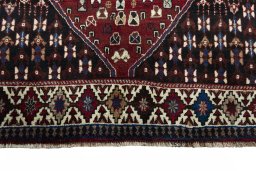 Central medallion detail of 2000s Shiraz rug from Iran / Persia