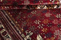 Close-up detail of 2000s Shiraz rug from Iran / Persia showing Wool weave