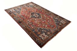 Close-up detail of 2000s Shiraz rug from Iran / Persia showing Wool weave