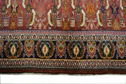 Central medallion detail of 2000s Shiraz rug from Iran / Persia