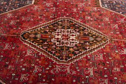 Central medallion detail of 2000s Shiraz rug from Iran / Persia