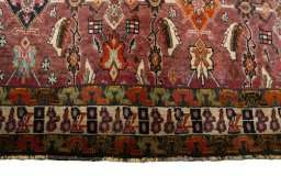 Central medallion detail of 2000s Shiraz rug from Iran / Persia