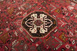 Central medallion detail of 2000s Shiraz rug from Iran / Persia