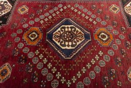Central medallion detail of 2000s Shiraz rug from Iran / Persia