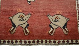 Central medallion detail of 2000s Shiraz rug from Iran / Persia