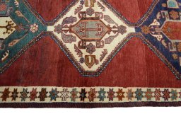 Close-up detail of 2000s Shiraz rug from Iran / Persia showing Wool weave