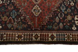 Central medallion detail of 2000s Shiraz rug from Iran / Persia