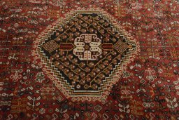 Central medallion detail of 2000s Shiraz rug from Iran / Persia