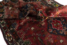Corner detail of 1970s Shiraz rug showing border pattern and Wool pile
