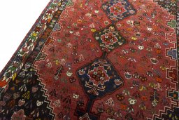 Backside of handmade 1970s Shiraz rug showing knot structure and weave density
