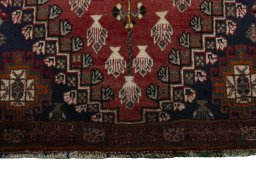 Central medallion detail of 2000s Shiraz rug from Iran / Persia