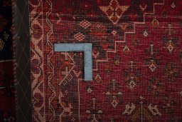 Close-up detail of 2000s Shiraz rug from Iran / Persia showing Wool weave