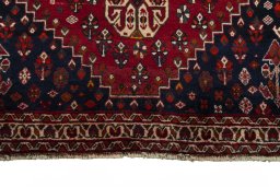 Central medallion detail of 2000s Shiraz rug from Iran / Persia