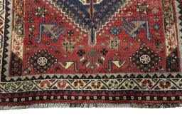 Central medallion detail of 2000s Shiraz rug from Iran / Persia