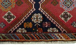 Central medallion detail of 2000s Shiraz rug from Iran / Persia