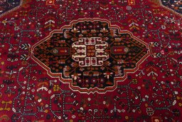 Central medallion detail of 2000s Shiraz rug from Iran / Persia