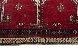 Close-up detail of 2000s Shiraz rug from Iran / Persia showing Wool weave
