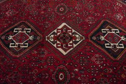 Central medallion detail of 2000s Shiraz rug from Iran / Persia