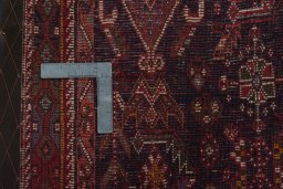 Backside of handmade 1970s Shiraz rug showing knot structure and weave density