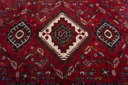 Central medallion detail of 2000s Shiraz rug from Iran / Persia