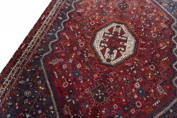 Backside of handmade 1970s Shiraz rug showing knot structure and weave density