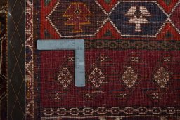 Close-up detail of 2000s Shiraz rug from Iran / Persia showing Wool weave