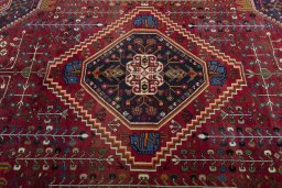 Central medallion detail of 2000s Shiraz rug from Iran / Persia