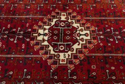 Central medallion detail of 2000s Shiraz rug from Iran / Persia