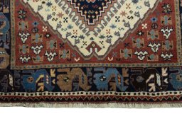 Central medallion detail of 2000s Shiraz rug from Iran / Persia
