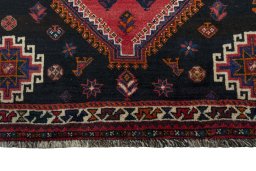 Central medallion detail of 2000s Shiraz rug from Iran / Persia