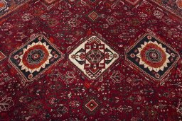 Central medallion detail of 2000s Shiraz rug from Iran / Persia