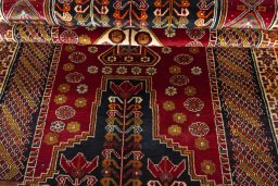 Corner detail of 2000s Shiraz rug showing border pattern and Wool pile