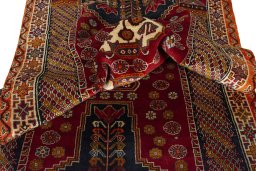 Close-up detail of 2000s Shiraz rug from Iran / Persia showing Wool weave