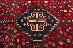 Central medallion detail of 2000s Shiraz rug from Iran / Persia