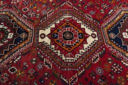Central medallion detail of 2000s Shiraz rug from Iran / Persia