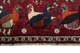 Central medallion detail of 2000s Shiraz rug from Iran / Persia