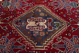 Central medallion detail of 2000s Shiraz rug from Iran / Persia