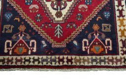 Central medallion detail of 2000s Shiraz rug from Iran / Persia