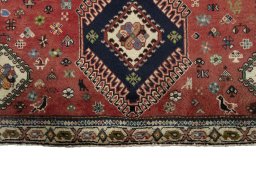 Central medallion detail of 2000s Shiraz rug from Iran / Persia
