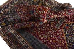 Close-up detail of 2000s Shiraz rug from Iran / Persia showing Wool weave