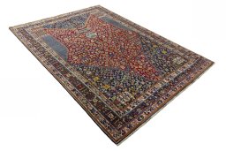 Close-up detail of 2000s Shiraz rug from Iran / Persia showing Wool weave