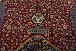 Central medallion detail of 2000s Shiraz rug from Iran / Persia