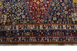 Close-up detail of 2000s Shiraz rug from Iran / Persia showing Wool weave