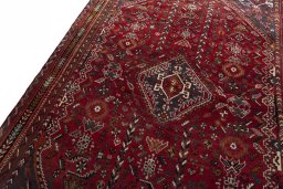 Backside of handmade 1970s Shiraz rug showing knot structure and weave density