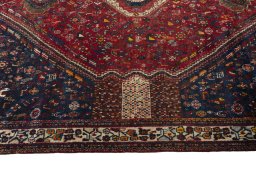Close-up detail of 1970s Shiraz rug from Iran / Persia showing Wool weave
