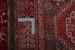 Backside of handmade 1970s Shiraz rug showing knot structure and weave density