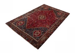 Corner detail of 1970s Shiraz rug showing border pattern and Wool pile