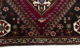 Central medallion detail of 2000s Shiraz rug from Iran / Persia