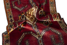 Close-up detail of 2000s Shiraz rug from Iran / Persia showing Wool weave